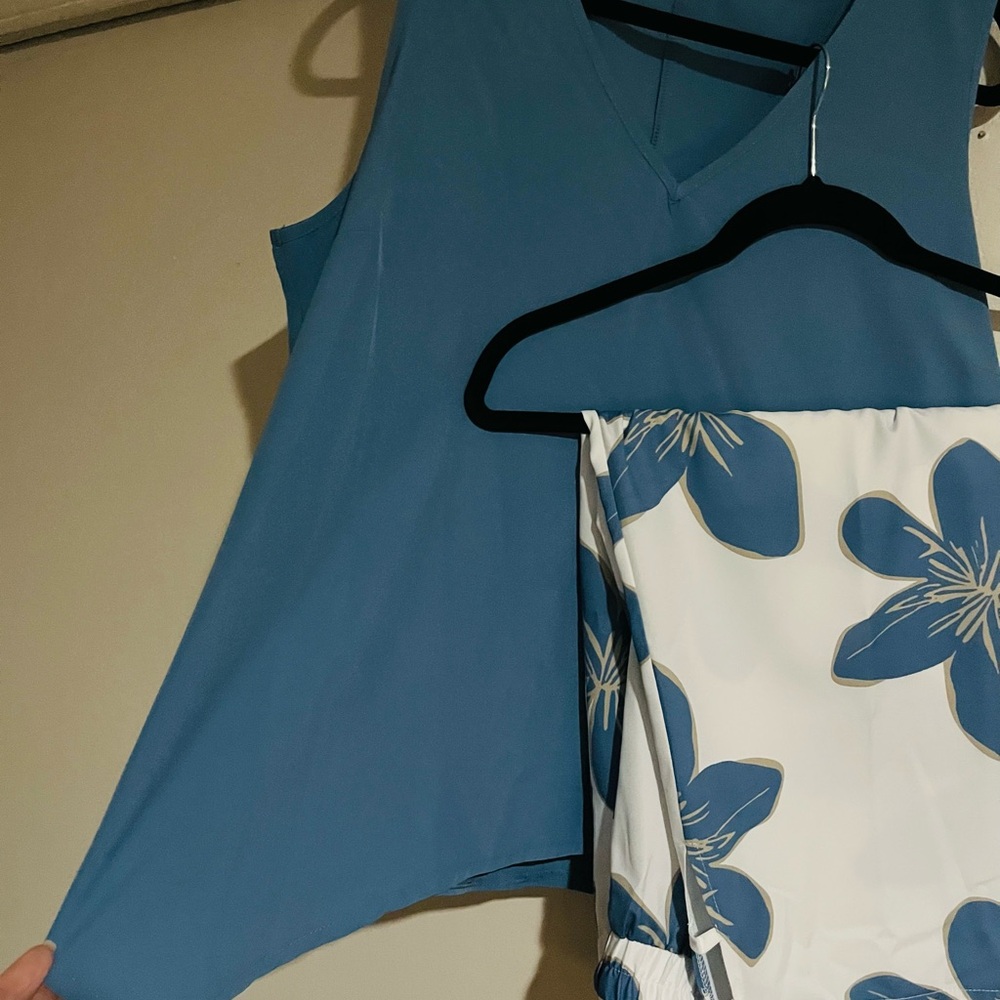 Floral Blue and White capri pants set - Picture 3 of 4